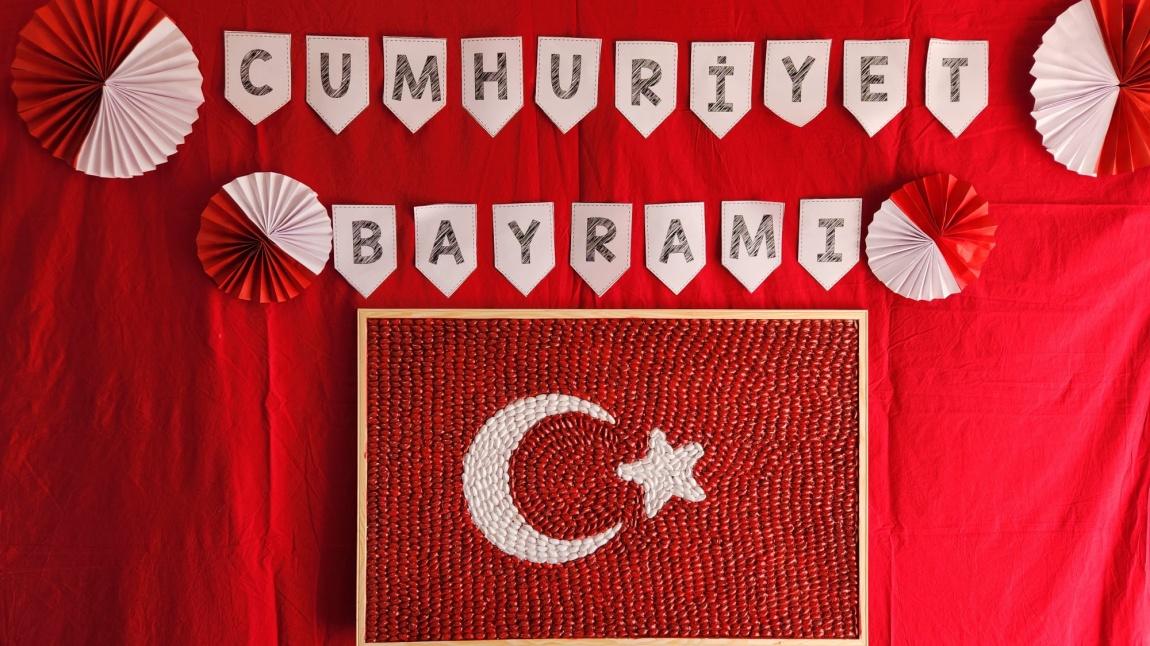 CUMHURİYET'İMİZİN 100. YILINA ÖZEL ANTEP FISTIĞI KABUKLARINDAN ŞANLI BAYRAĞIMIZI YAPTIK !